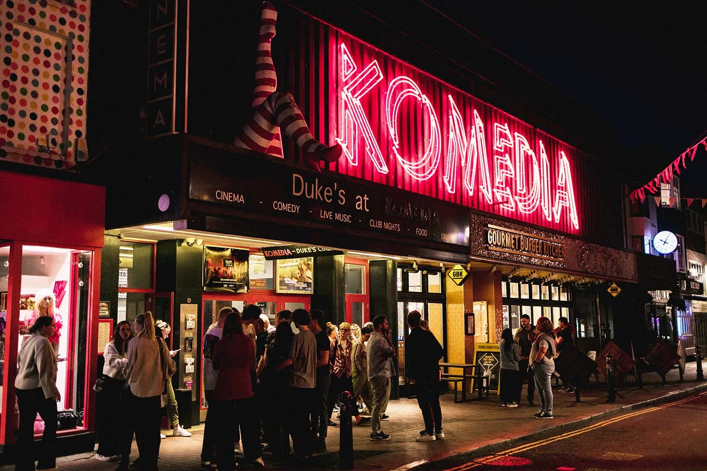 Komedia